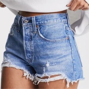Levi’s 501 shorts medium wash size 27